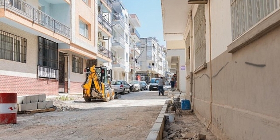 Balçova’da park yenileme ve çevre düzenleme mesaisi