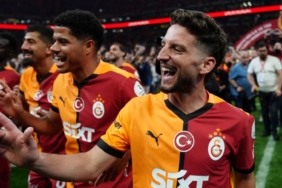 galatasaraya-veda-eden-dries-mertens-karariniresmen-acikladi-yeni-takimi-beklenirken-surpriz-arWMuEXt.jpg