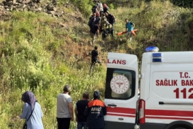 kayaliklardan-dusen-kadin-oldu-iki-oglu-yaralandi-t9rqwjZp.jpg