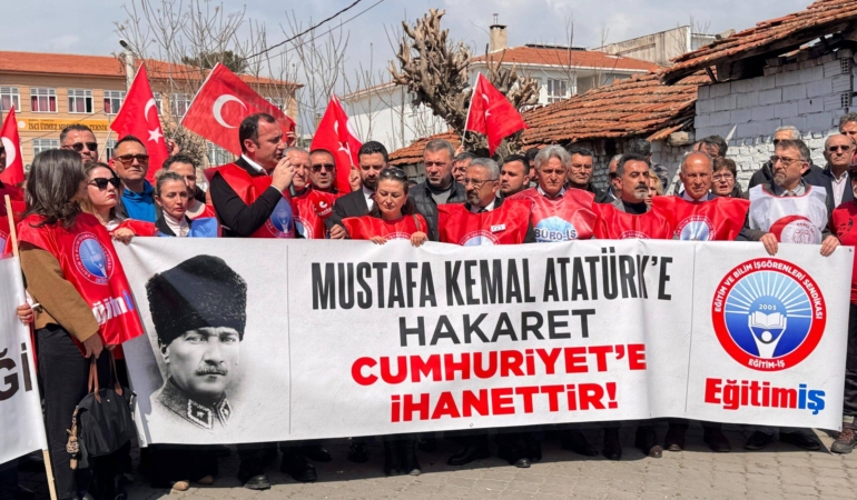 Cumhuriyetçi Öğretmeni Hedef Gösterenlere Teslim Olmayacağız!