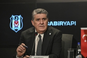serdal-adali-tff-olu-taklidi-yapiyor-aeH8gtC3.jpeg